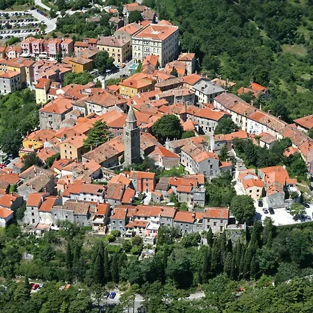 Mirakul In A Cute Historic Town Labin (Istria)