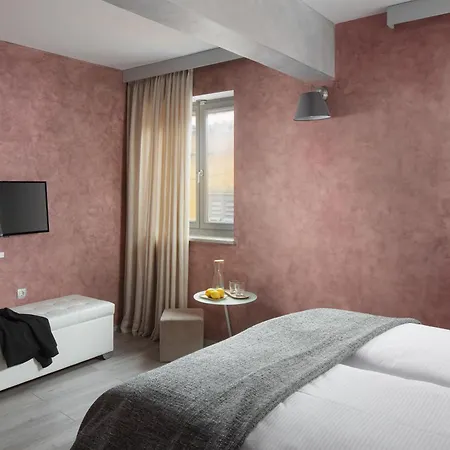 Affittacamere Mirakul In A Cute Historic Town 4*