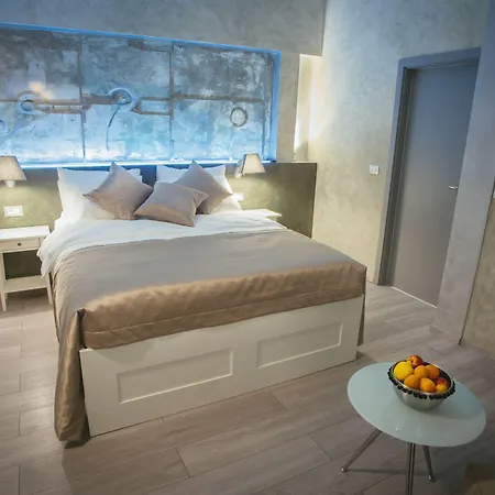 Affittacamere Mirakul In A Cute Historic Town 4*